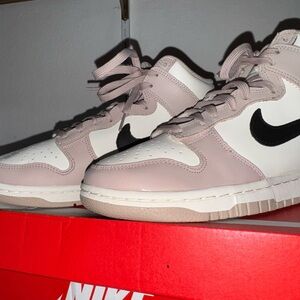 (BRAND NEW) Women Nike Dunk High